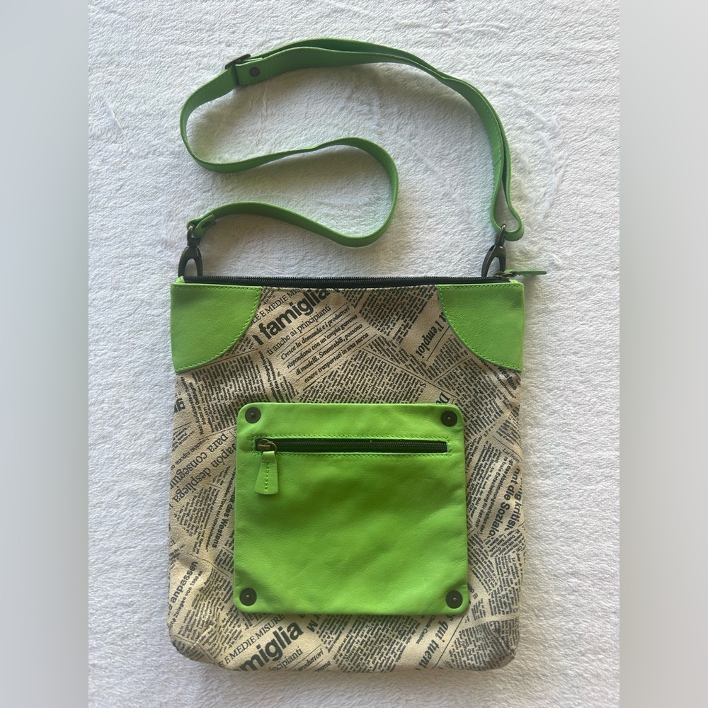 Maurizio Taiuti ITALY Cross Body Bag Purse Leather Newspaper Print w/ Green Trim